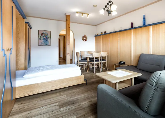 アパートメントアンラーゲ ケアバー 3*