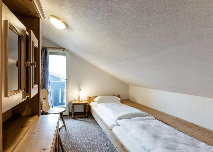 アパートメントアンラーゲ ケアバー 3*