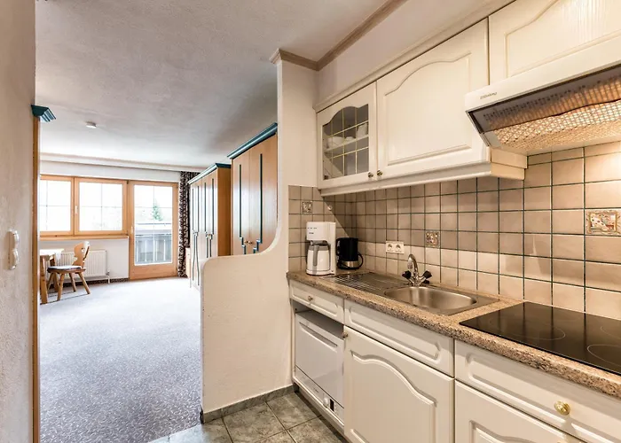 アパートメントアンラーゲ ケアバー 3*